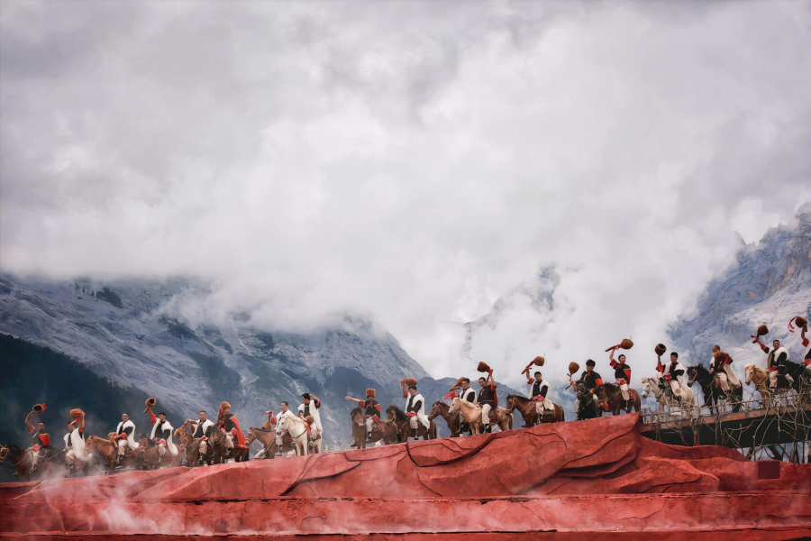 Giữa khung cảnh thiên nhiên hùng vĩ, show diễn hứa hẹn mang đến cho bạn những trải nghiệm tuyệt vời