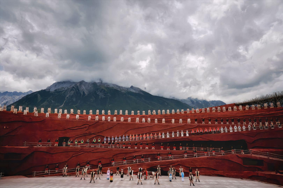 Đây vốn nổi tiếng là một trong những show diễn góp phần tô điểm thêm cho bức tranh văn hóa đa sắc màu của Trung Quốc