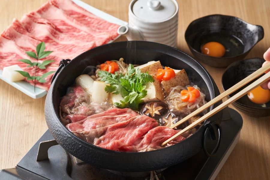 Lẩu Sukiyaki - món ngon tuyệt hảo du khách tuyệt đối không nên bỏ lỡ tại xứ anh đào mộng mơ 