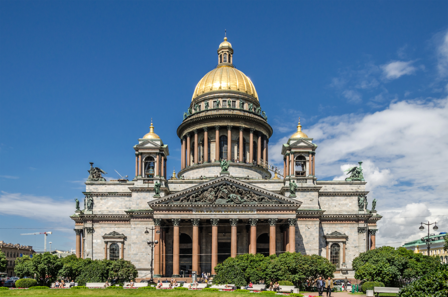 Nhà thờ Saint Isaac như một viên ngọc quý tỏa sáng giữa lòng thành phố Saint Petersburg