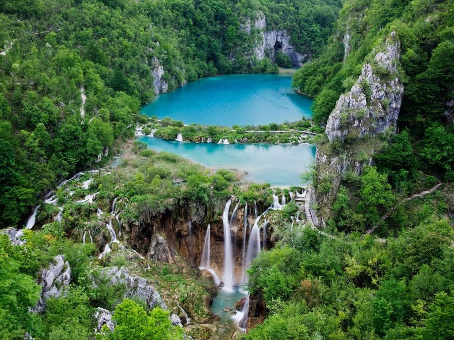 Công viên Quốc gia Plitvice Lakes được tổ chức UNESCO công nhận là Di sản Thế giới vào năm 1977