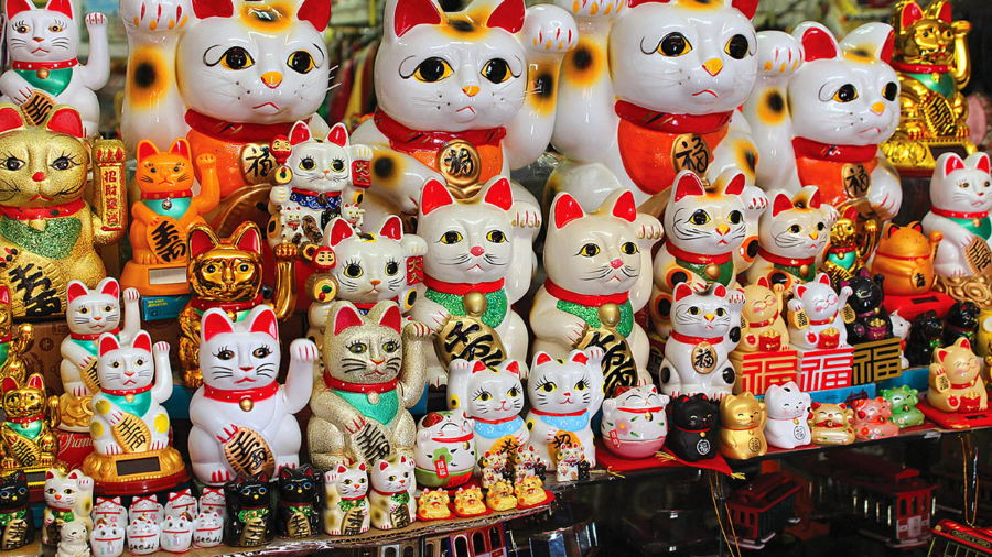 Maneki Neko không chỉ là một biểu tượng văn hóa mà còn là một món quà phổ biến, được nhiều người yêu thích khi đi du lịch Nhật Bản
