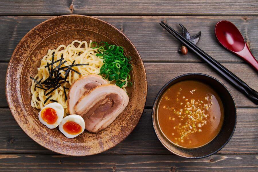 Tsukemen Ramen là một biến thể độc đáo của mì ramen, nổi tiếng với cách thưởng thức đặc biệt