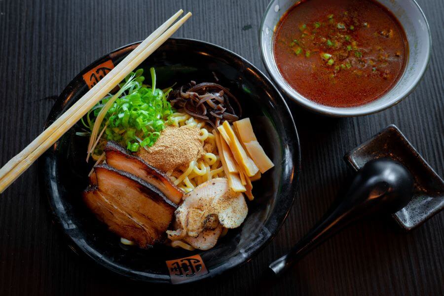 Tsukemen chắc chắn là một lựa chọn tuyệt vời nếu bạn muốn trải nghiệm một loại ramen khác biệt