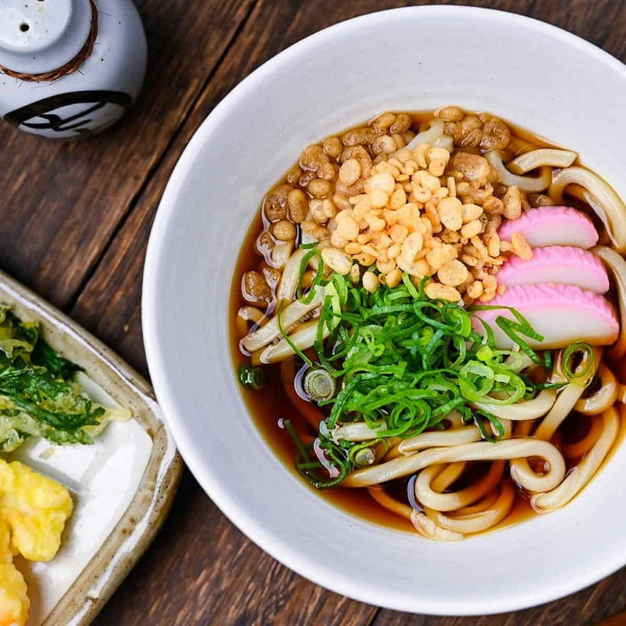 Kake Udon là một món ăn đơn giản nhưng lại mang đậm hương vị truyền thống của Nhật Bản
