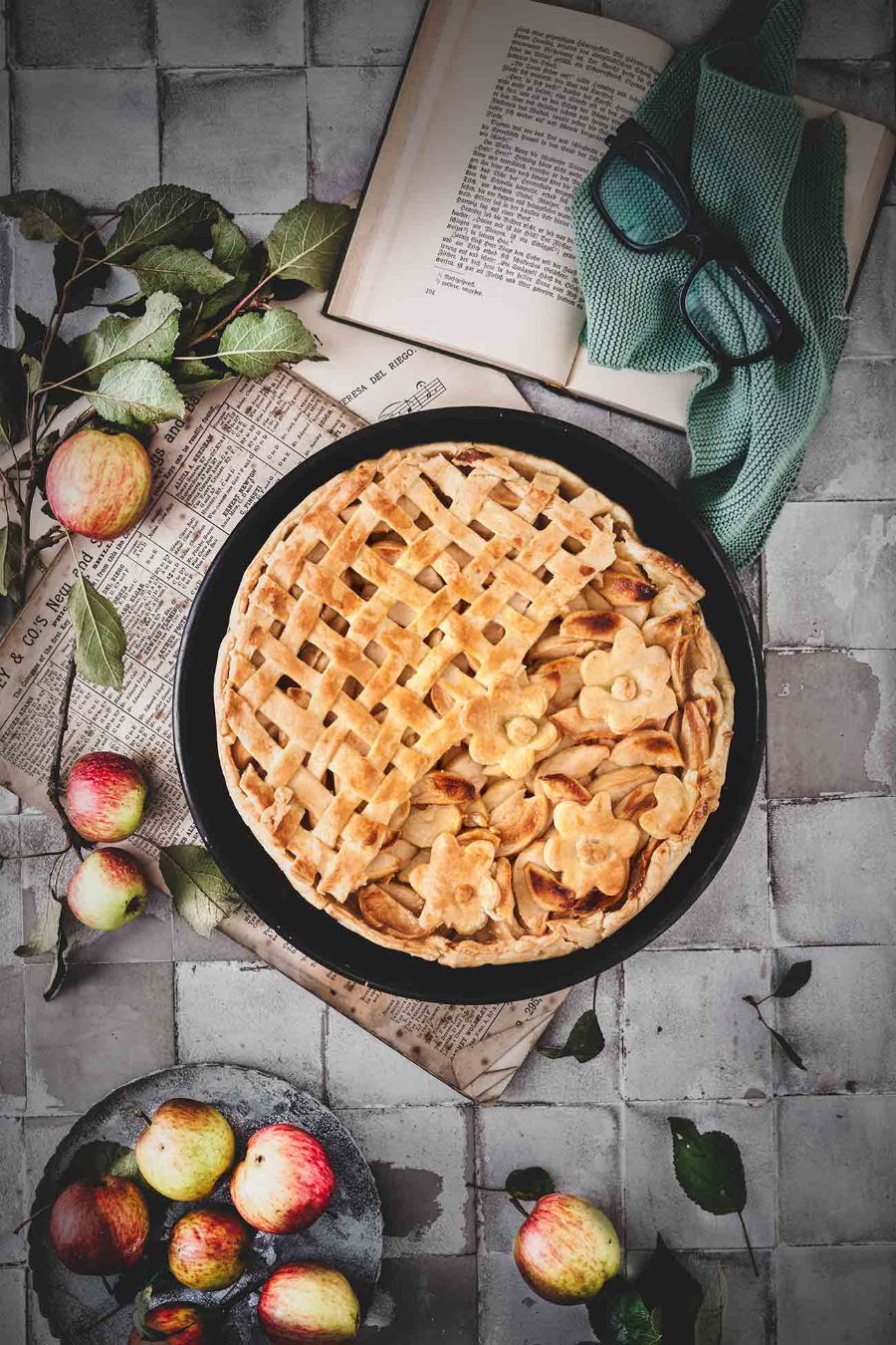 Apfelkuchen, hay bánh táo, là một món tráng miệng kinh điển của mùa thu Đức