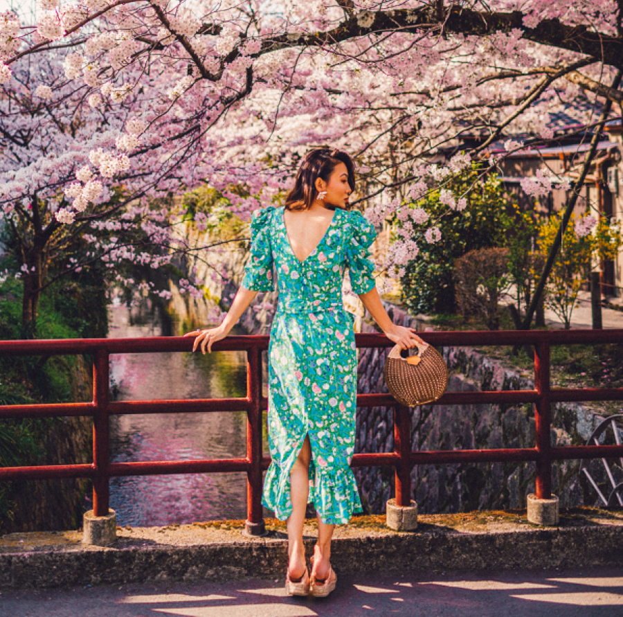 Bạn có thể ưu tiên những chiếc đầm nổi bật để có được bộ sưu tập hình ảnh xinh xắn nhất