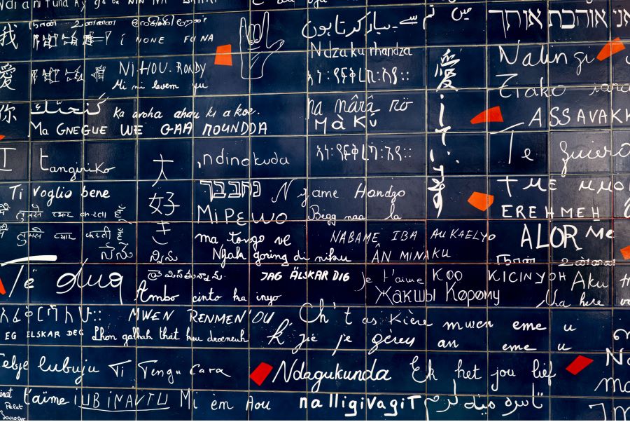 Bức tường tình yêu tại Pháp với nhiều ngôn ngữ
