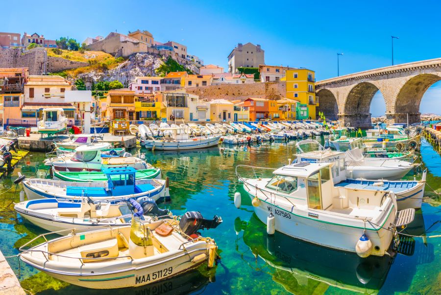 Khu bến cảng Marseille khá nhộn nhịp