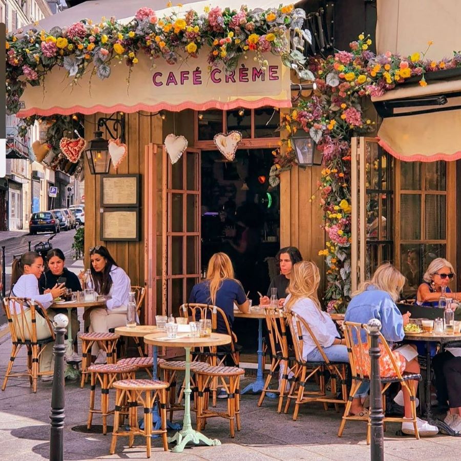 Trải nghiệm văn hoá cafe mùa xuân thú vị tại Pháp vào mùa xuân