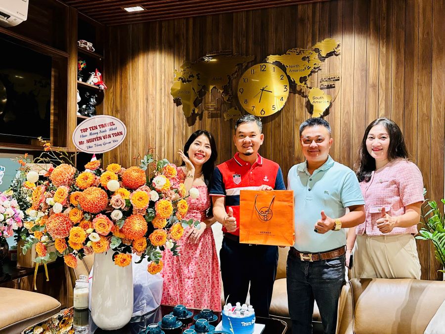 Ban Lãnh Đạo Top Ten Group chúc mừng sinh nhật Ông Nguyễn Văn Toàn