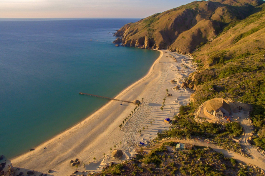 Kỳ Co được mệnh danh là "thiên đường Maldives của Việt Nam" bởi vẻ đẹp hoang sơ, thơ mộng và đầy sức sống