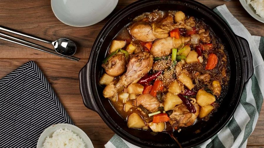 Gà om rau củ của người Hàn sở hữu hương vị vô cùng đặc biệt