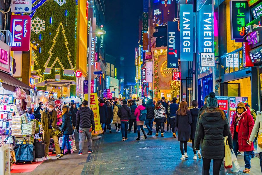Nên đi chợ Dongdaemun hay chợ Myeongdong?
