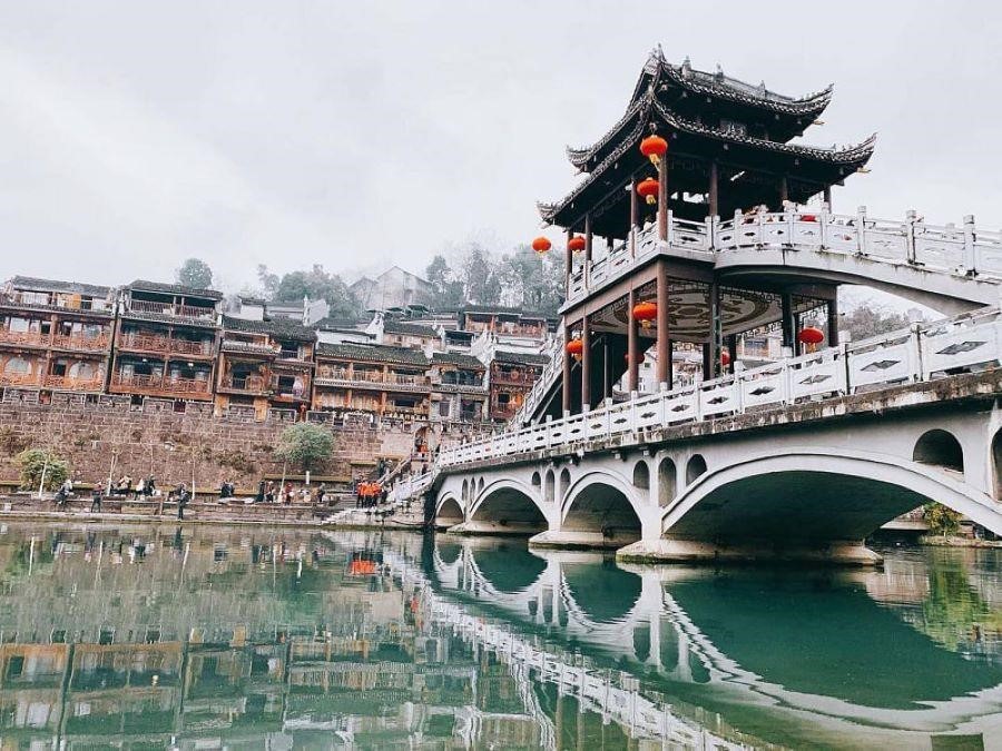 Toàn cảnh các địa điểm tuyệt đẹp tại Phượng Hoàng Cổ Trấn