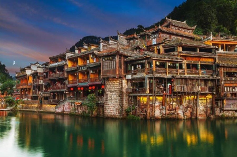 Toàn cảnh các địa điểm tuyệt đẹp tại Phượng Hoàng Cổ Trấn