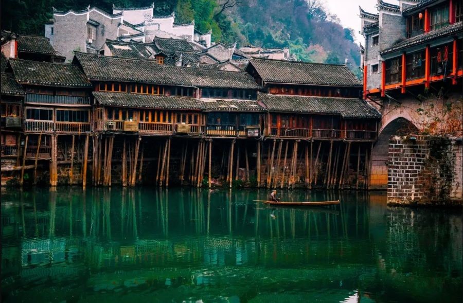 Toàn cảnh các địa điểm tuyệt đẹp tại Phượng Hoàng Cổ Trấn