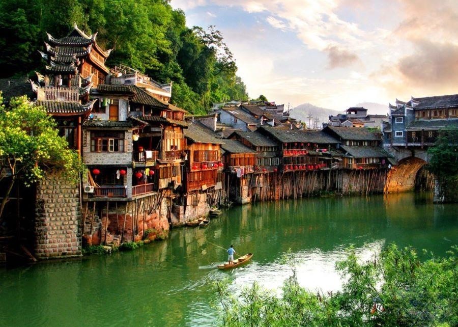 Toàn cảnh các địa điểm tuyệt đẹp tại Phượng Hoàng Cổ Trấn