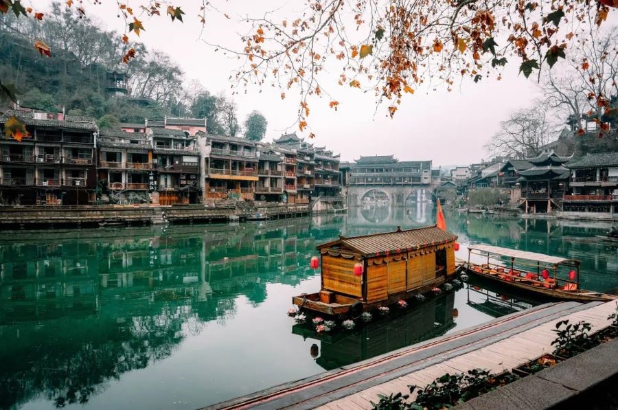 Toàn cảnh các địa điểm tuyệt đẹp tại Phượng Hoàng Cổ Trấn