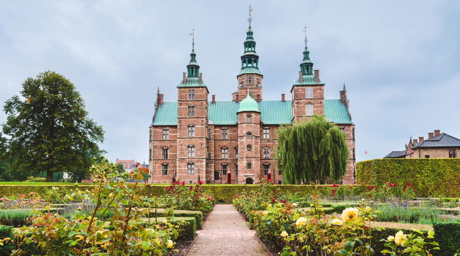 Lâu đài Rosenborg sở hữu vẻ đẹp tráng lệ cùng bề dày lịch sử ấn tượng