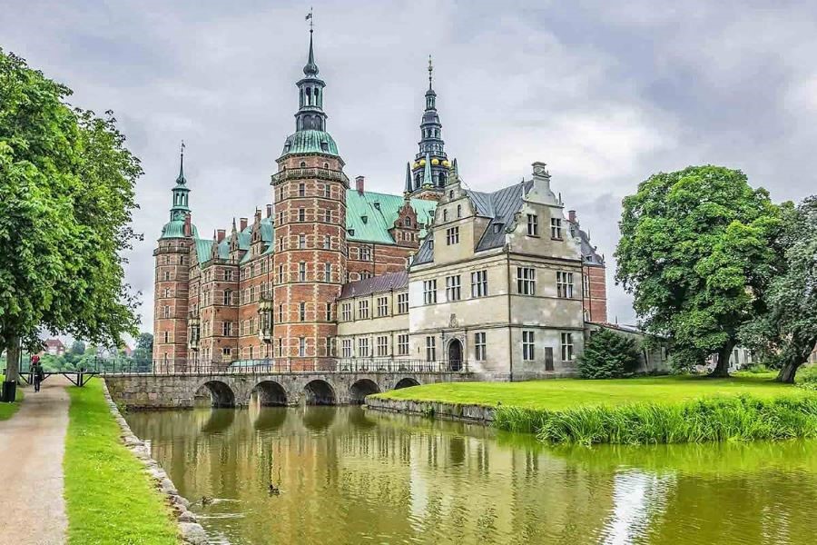 Cung điện Frederiksborg là nơi diễn ra nhiều sự kiện quan trọng của hoàng gia Đan Mạch