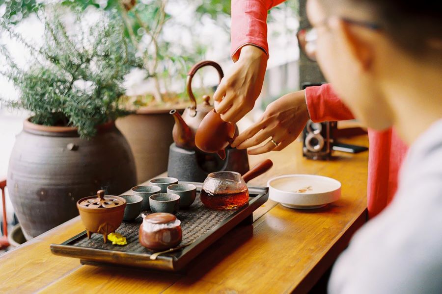 Đối với người Việt Nam, trà đạo là biểu tượng đề cao lễ nghĩa, văn hóa ứng xử trong đời sống