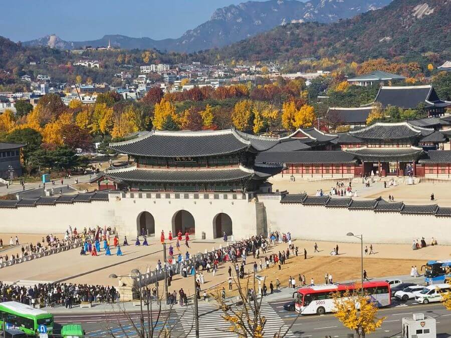 Nghi thức đổi gác tại Cung điện Gyeongbokgung thu hút đông đảo du khách đến với du lịch Hàn Quốc