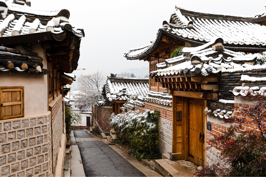 Làng Hanok Bukchon từ lâu đã là điểm đến lý tưởng để du khách trải nghiệm vẻ đẹp truyền thống của Hàn Quốc