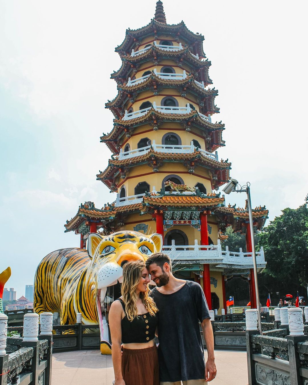 Du lịch Đài Loan choáng ngợp trước ngôi chùa "rồng bay hổ múa"