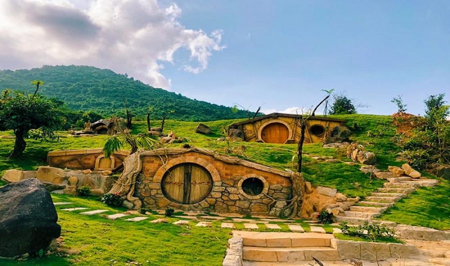 Ngôi làng người lùn khiến dân tình "hú vía" ngay tại cố đô Huế