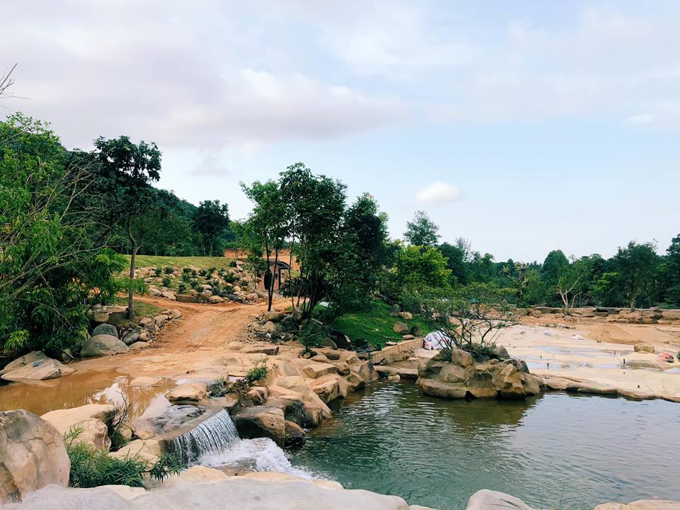 Ngôi làng người lùn khiến dân tình "hú vía" ngay tại cố đô Huế