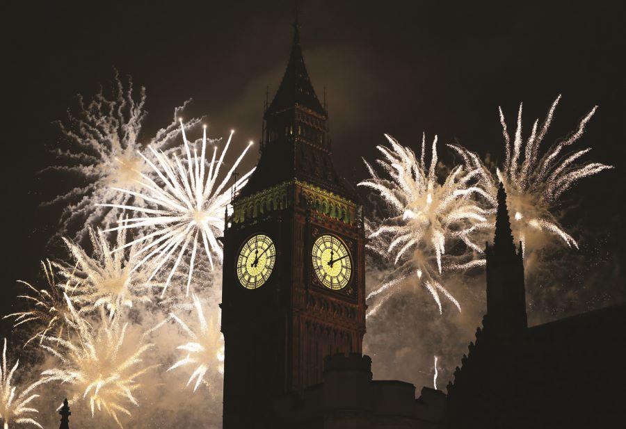 Đón thời khắc chuyển giao giữa năm cũ và năm mới