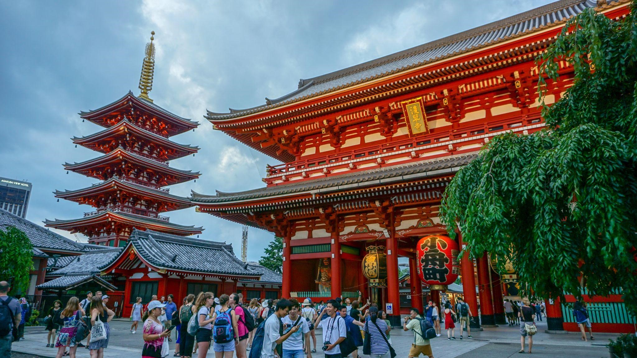 Asakusa Kannon hay Sensoji - một trong những ngôi đền linh thiêng nhất Tokyo