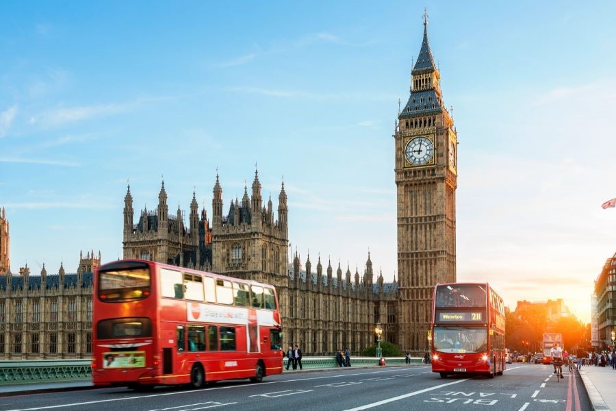 Tháp đồng hồ Big Ben - biểu tượng của du lịch nước Anh