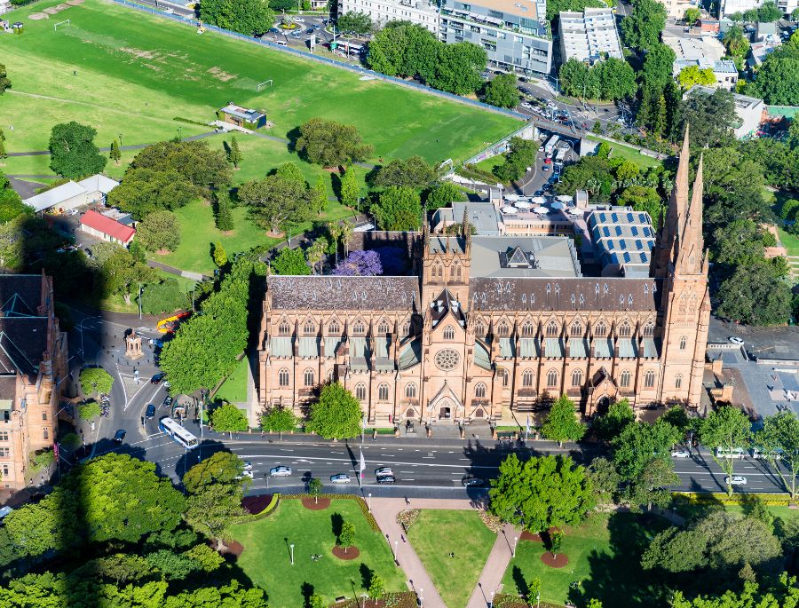 Toàn cảnh nhà thờ St. Mary nhìn từ trên cao