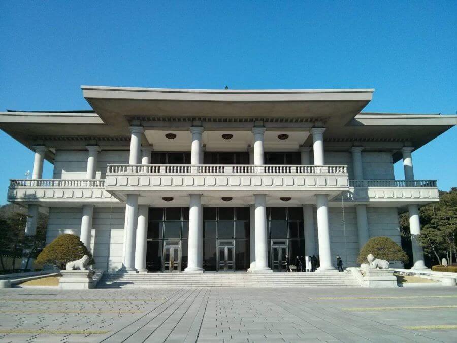 Yeongbingwan, hay còn gọi là Nhà khách quốc gia, là một trong những công trình kiến trúc nổi bật nhất tại Nhà Xanh