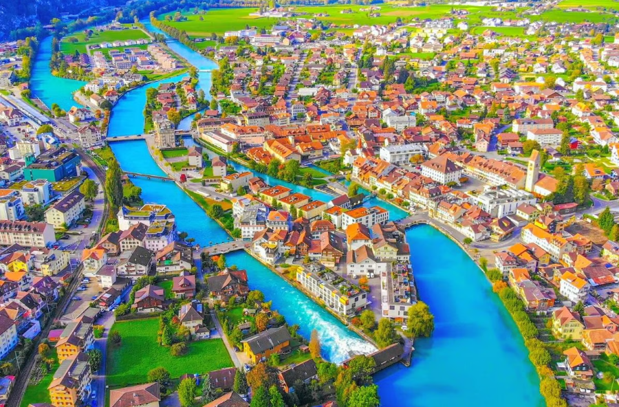 Thị trấn Interlaken  - một trong những điểm đến hấp dẫn bậc nhất trong các tour du lịch Thụy Sĩ
