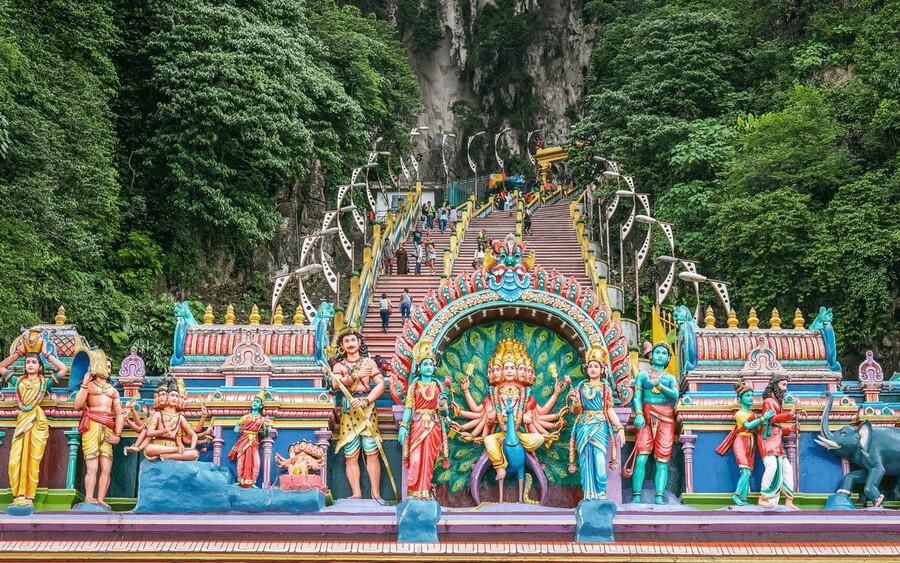 Động Batu sở hữu khuôn viên rộng lớn