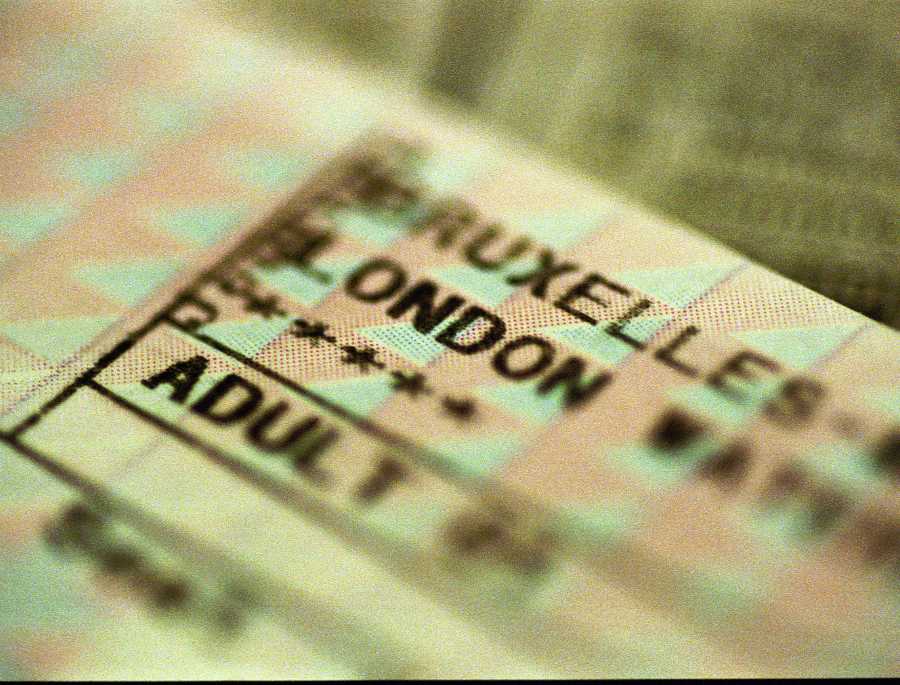 Eurostar - chuyến tàu cao tốc nổi tiếng kết nối London (Anh) với các thành phố lớn ở Pháp, Bỉ, và Hà Lan.