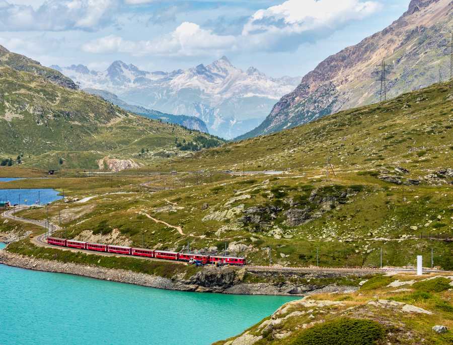 Glacier Express băng qua hơn 290 cây cầu và xuyên qua 91 đường hầm