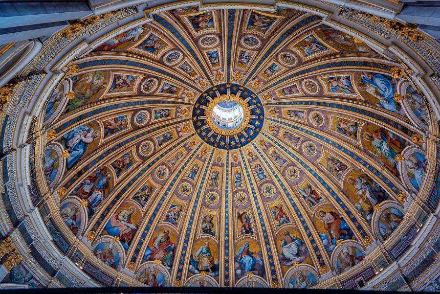 Mái vòm St. Peter là một tuyệt tác kiến trúc thực thụ 