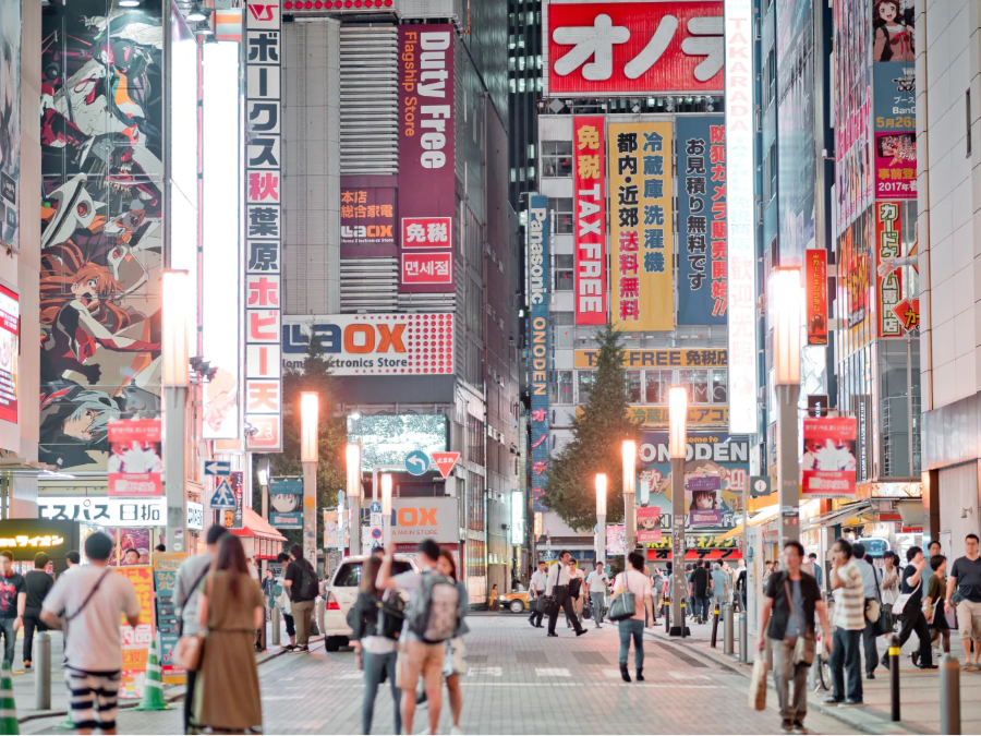 Mua sắm tại các cửa hàng miễn thuế khi đi du lịch Nhật Bản luôn là một trải nghiệm thú vị