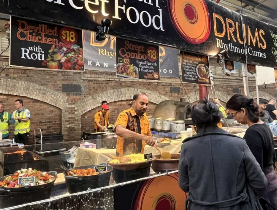 Ẩm thực đường phố ở úc vô cùng sôi động với hàng ngàn món ngon