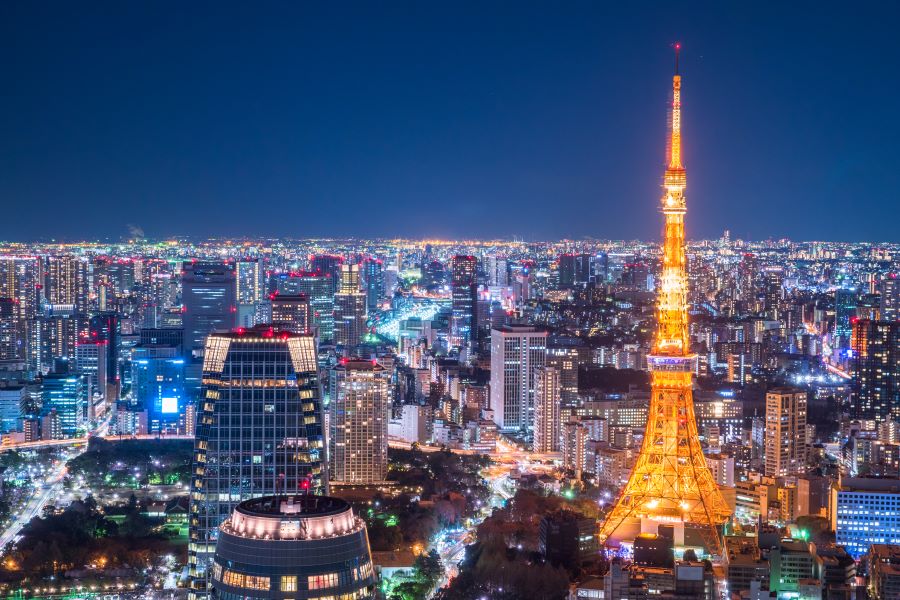 Tháp Tokyo Tower trở nên rực rỡ hơn vào ban đêm
