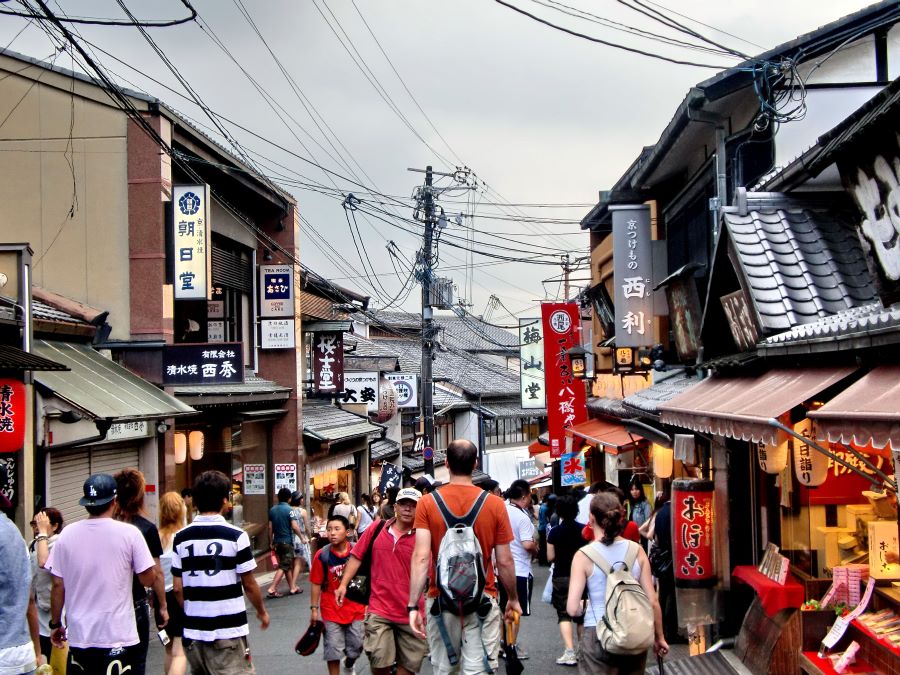 Nơi đây luôn là địa điểm thu hút đông đảo du khách thập phương