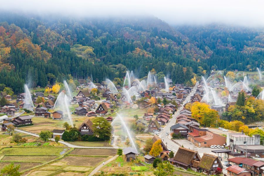 Làng lịch sử Shirakawa-Go được UNESCO công nhận là Di sản văn hóa thế giới vào năm 1995