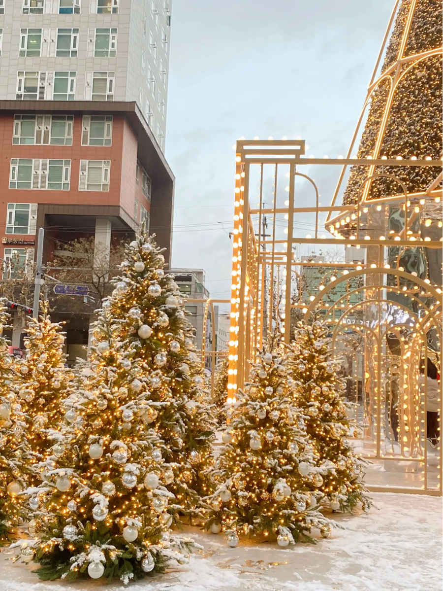 Yeongdeungpo Times Square là một trong những điểm đến không thể bỏ qua khi đi du lịch Seoul vào dịp Giáng sinh