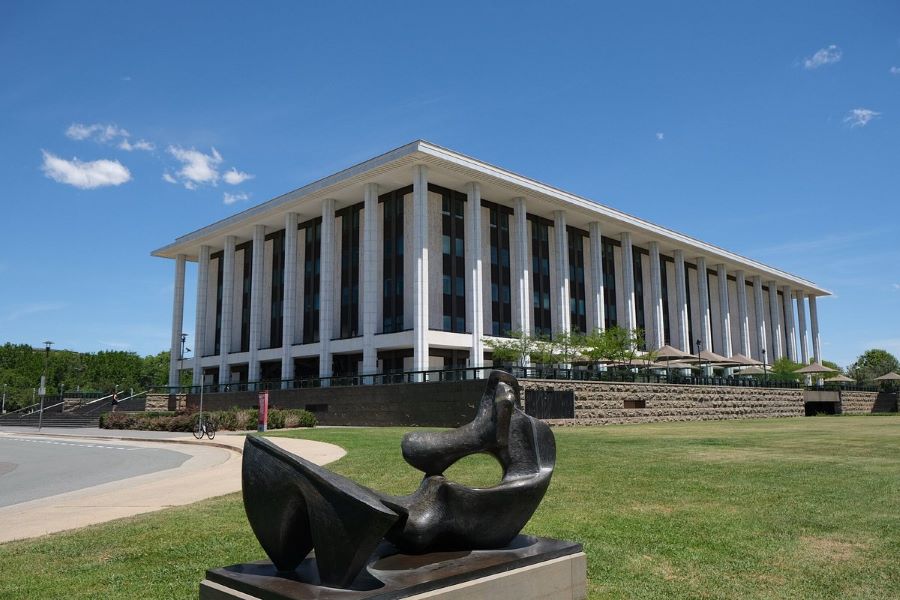 Ngoài vai trò lưu trữ, thư viện còn là địa điểm thường xuyên diễn ra các lễ hội triển lãm, hội thảo nổi tiếng