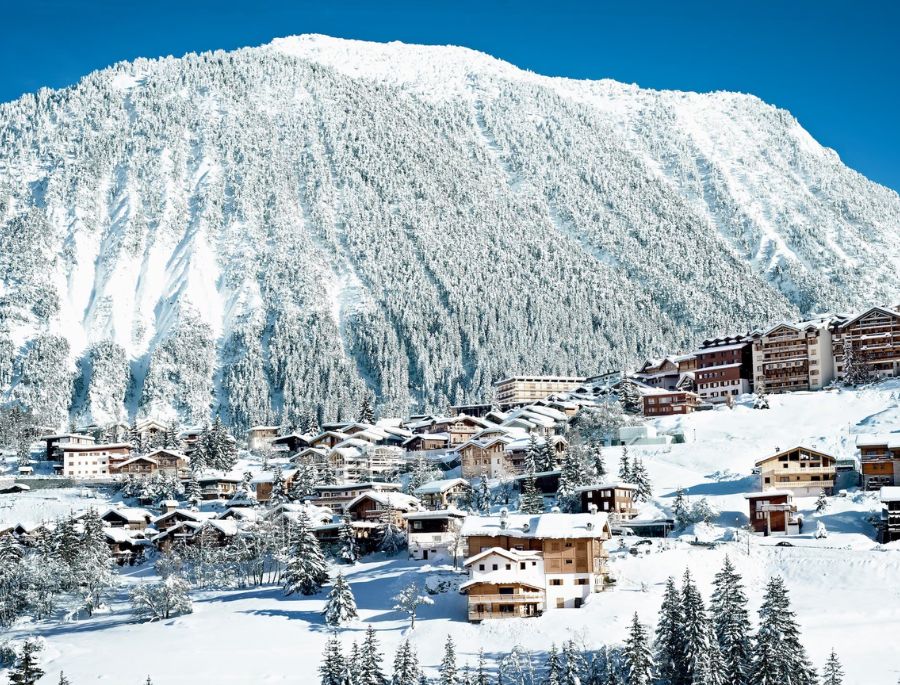 Courchevel thu hút những du khách bởi không gian tuyết trắng cùng sự sang trọng và đẳng cấp