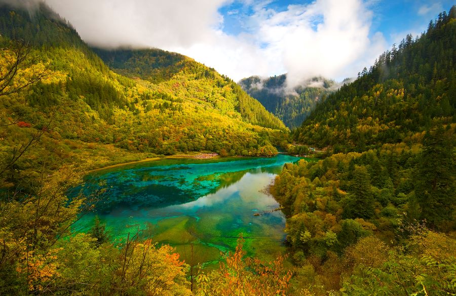 Thung lũng Cửu Trại Câu sở hữu khung cảnh thiên nhiên vô cùng đặc biệt